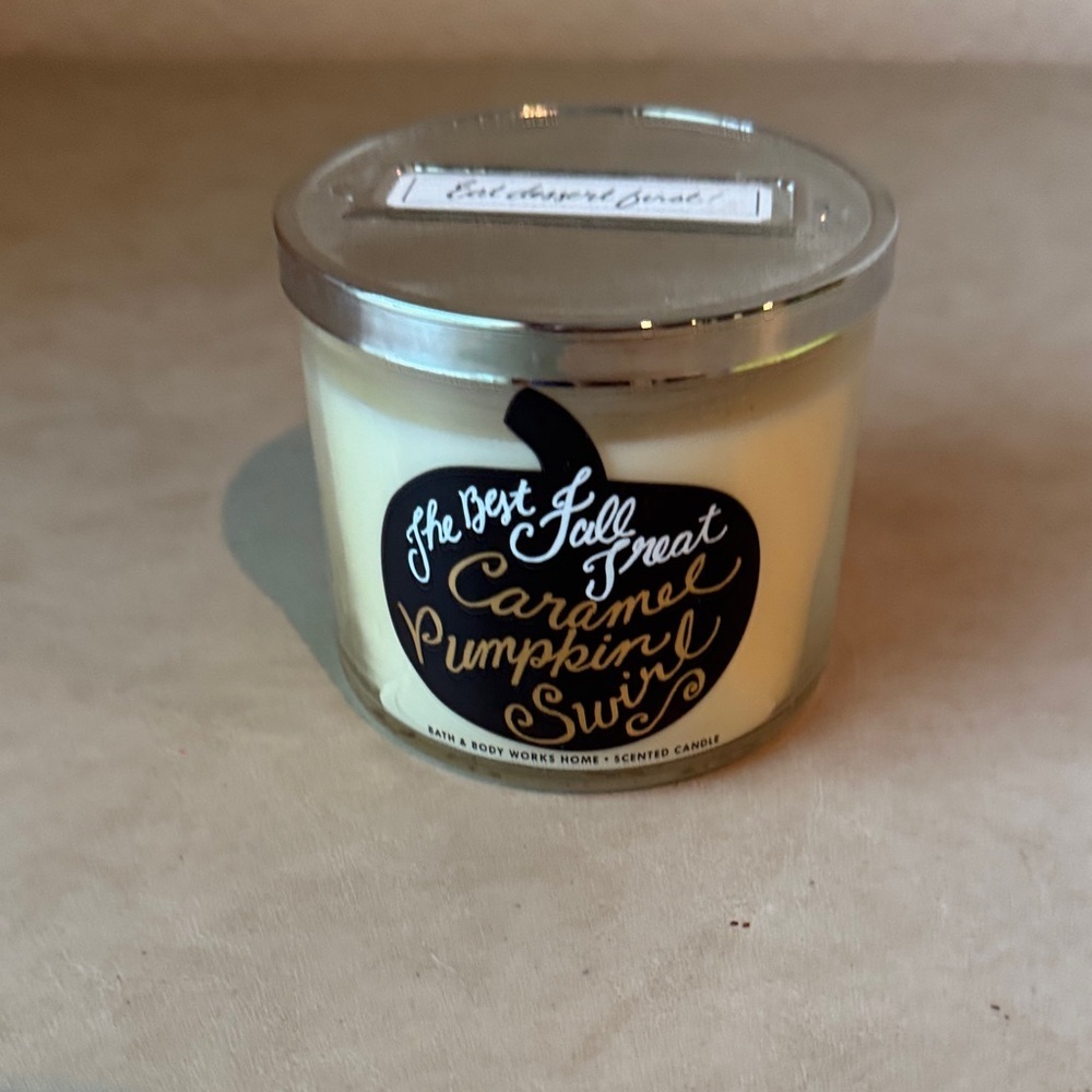 Bath & Body Works Caramel Pumpkin Swirl Candle - Cream and Black